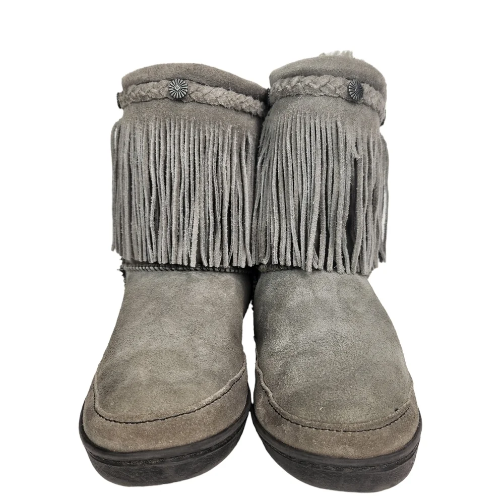 Minnetonka Gray Sheepskin Fur Lined Pug Boots Fringe Winter Moccasin Boot Size 7